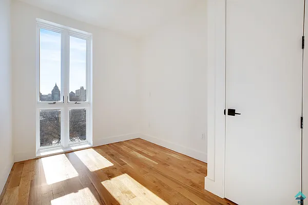 Rented by EXR | media 37