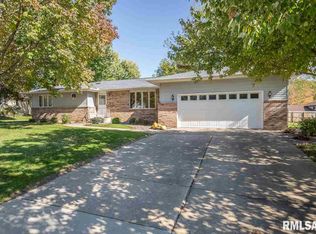 726 Blackbird Ct, Geneseo, IL 61254