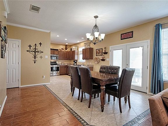 5th image of 605 Decker Dr