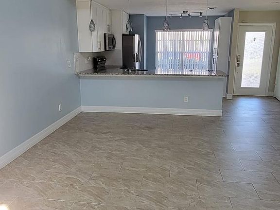 4th image of 1228 Coral Coast Dr
