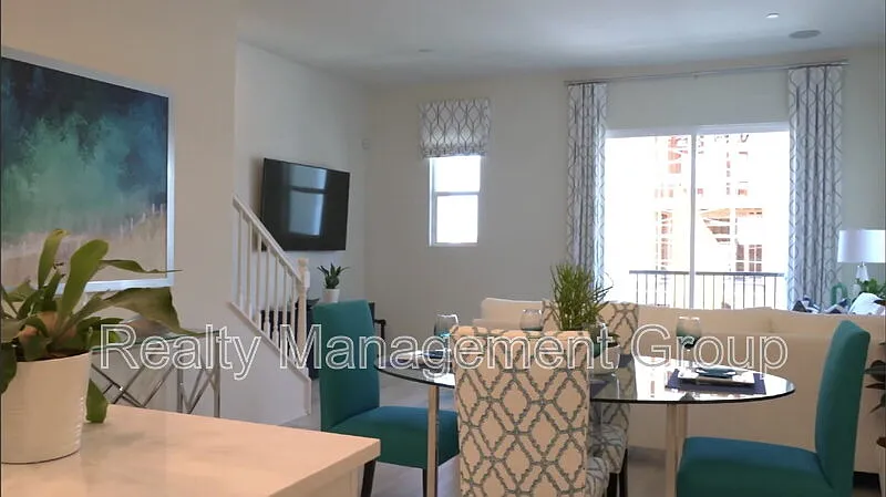 4 bed, 3.5 bath, 1973 sqft, $4,000 — Photo 2