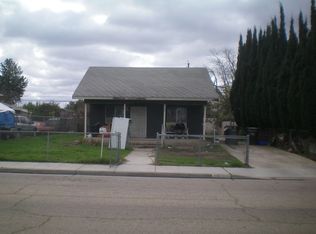 456 Tulare St, Parlier, CA 93648