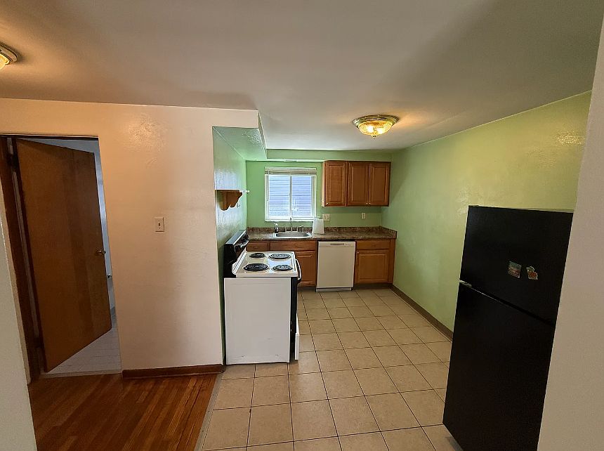 2nd image of 230 Clairmont Ave #A