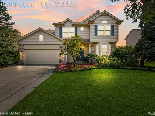 1030 Shetland Dr, South Lyon, MI 48178
