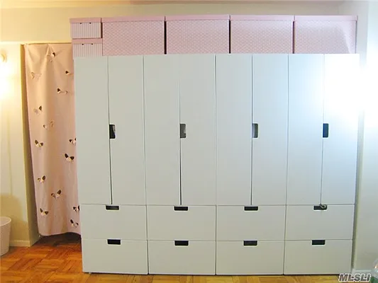 Sold by Winzone Realty Inc | media 9