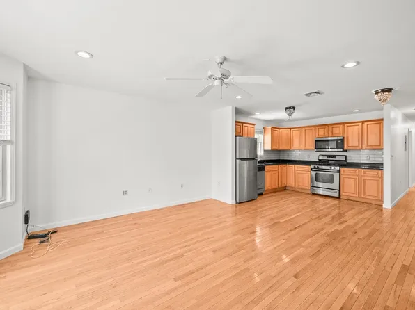 57 Storms Avenue image 4 of 26