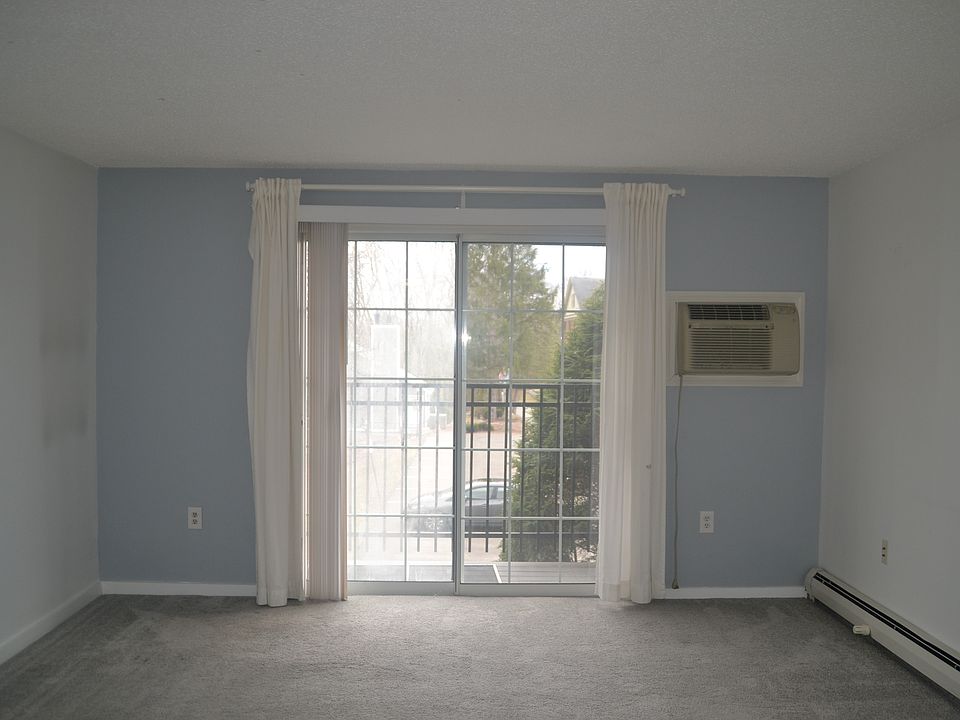 1st image of 12 Saint James Pl #1020