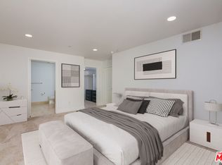 1951 N Beachwood Dr APT 302, Los Angeles, CA 90068