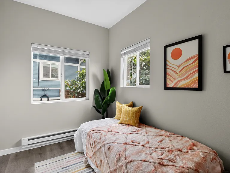 2415 Cedar St — Photo 11