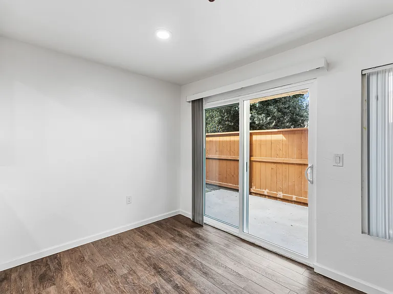 Oakbrook Apartments — Photo 13