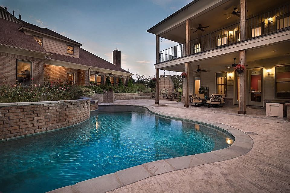 2nd image of 20 Fair Meadows Ln