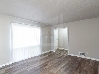 2 bed, 1.0 bath, 888 sqft, $1,200 — Photo 4