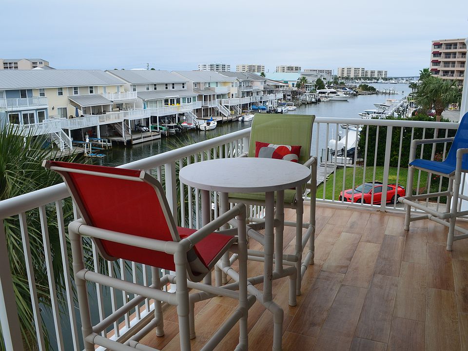 Canal view in the Harbor