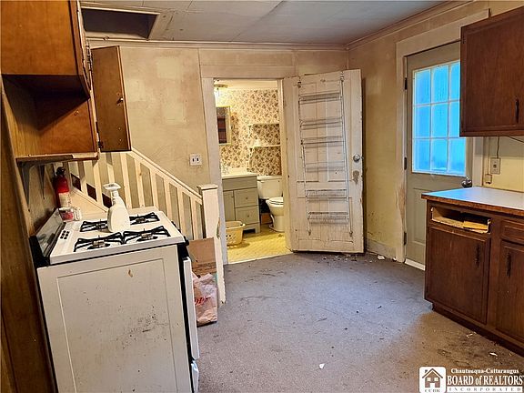 5th image of 61 W Main St