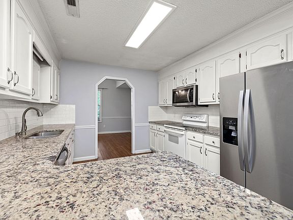 5th image of 3290 Green View Pkwy