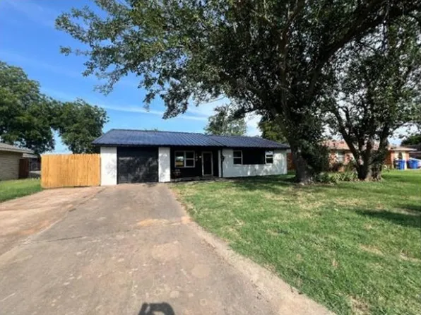 105 Elk Dr, Cache, OK 73527