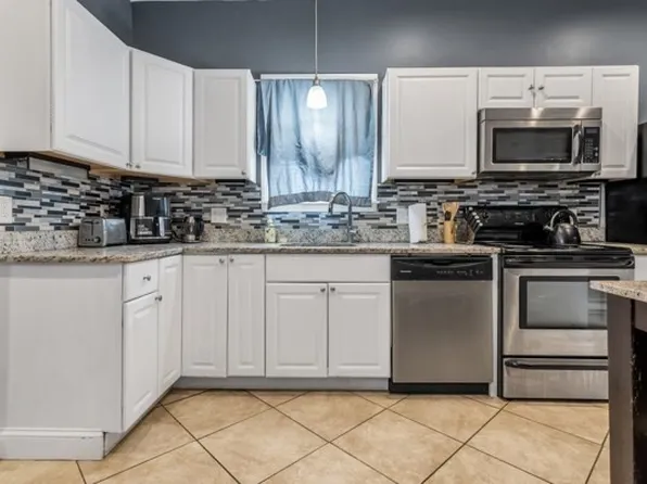 89 Auburn St, Haverhill, MA 01830