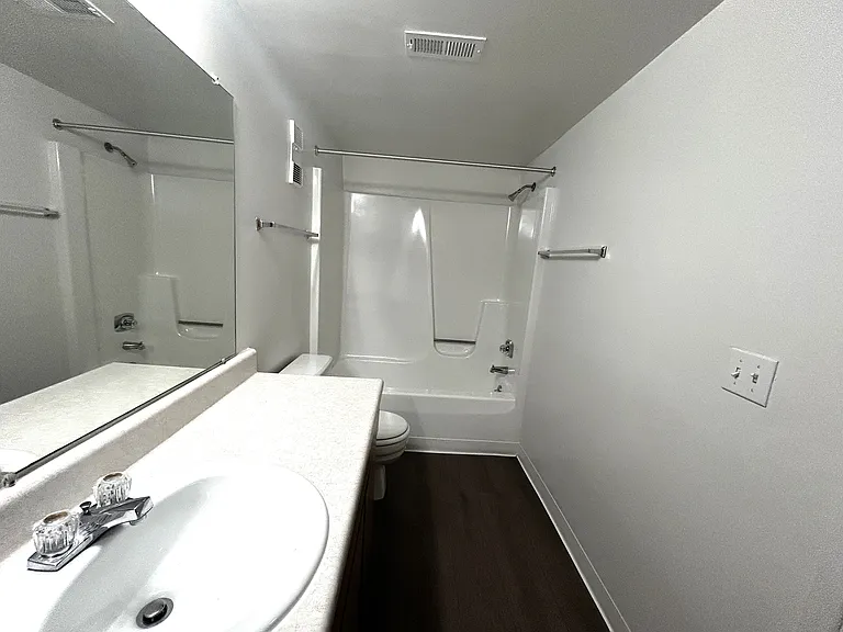 Charter Oaks Apartments — Photo 116