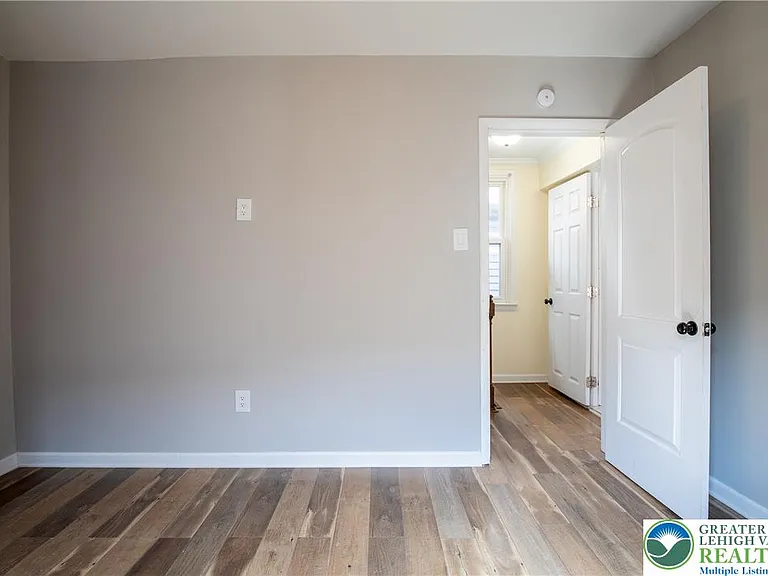 68 S Meade St — Photo 34