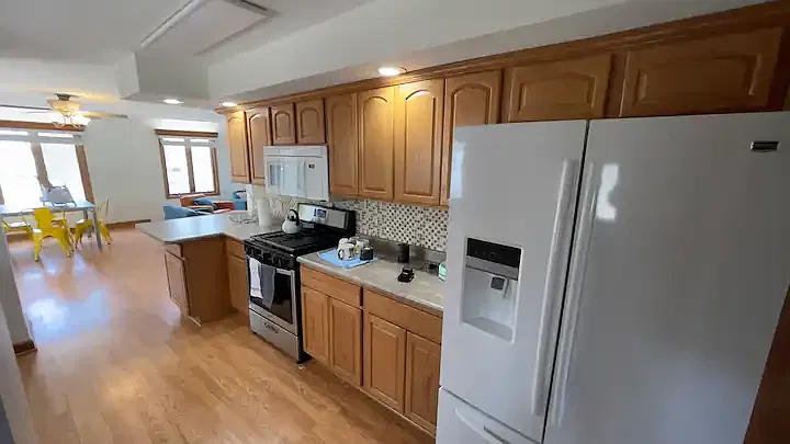 4 bed, 2800 sqft, $3,495 — Photo 3