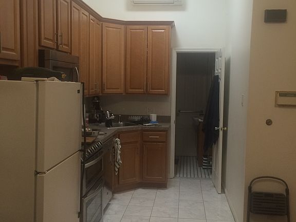2nd image of 302 Washington Ave APT 1F