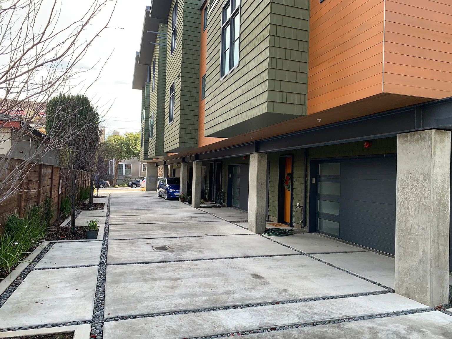 3 bed, 2.5 bath, 1360 sqft, $5,800 — Photo 3