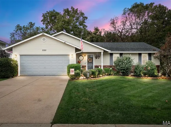 2150 Graystone Dr, Saint Charles, MO 63303