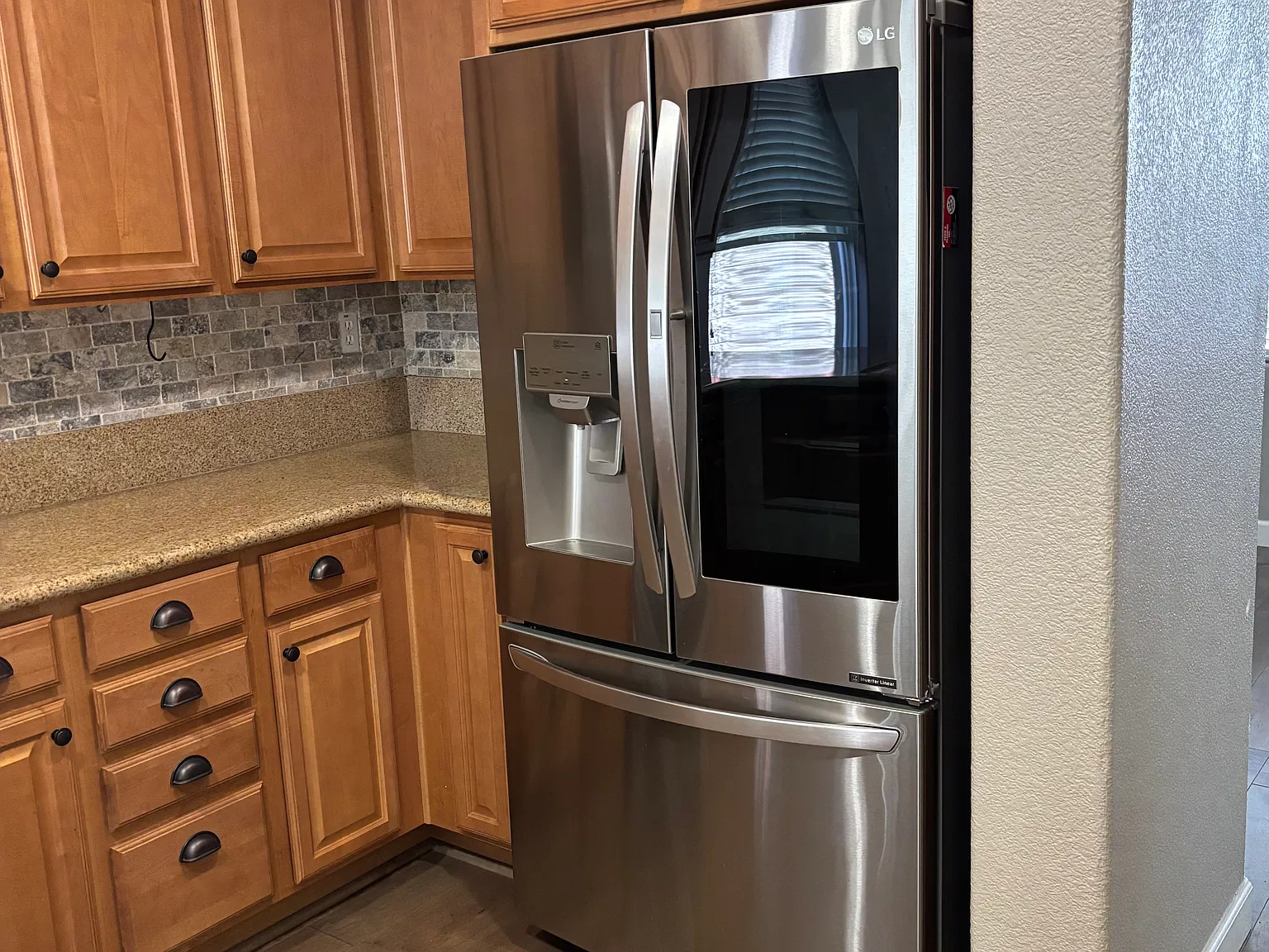4 bed, 2.5 bath, 2104 sqft, $4,475 — Photo 3