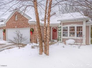 5977 W Lyn Haven Dr SE, Kentwood, MI 49512