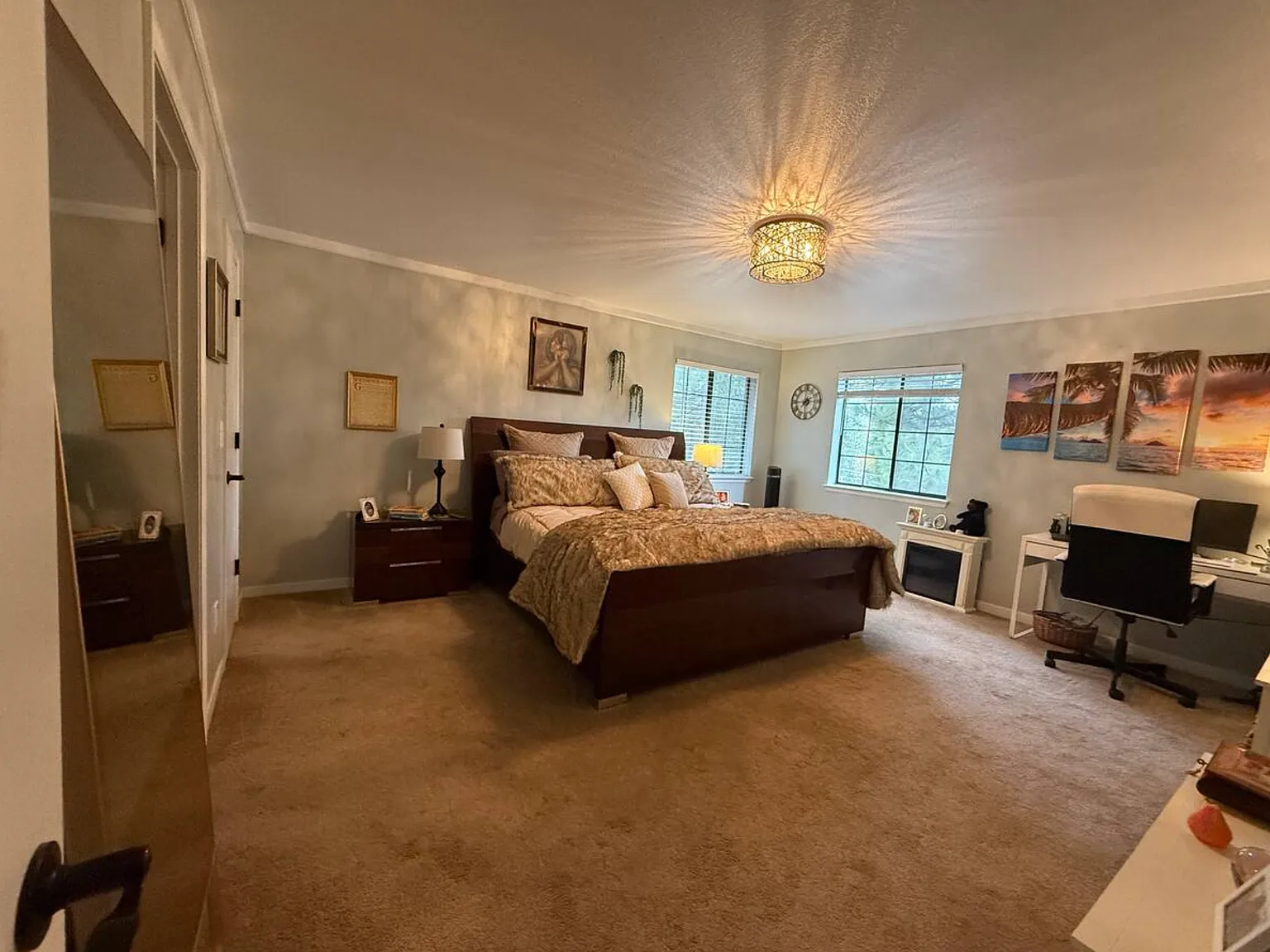 3 bed, 2360 sqft, $4,900 — Photo 2