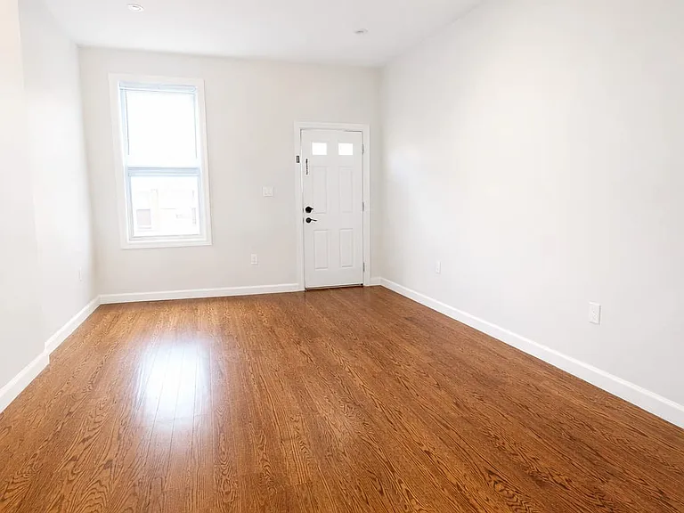 99 Clerk St #2A — Photo 10