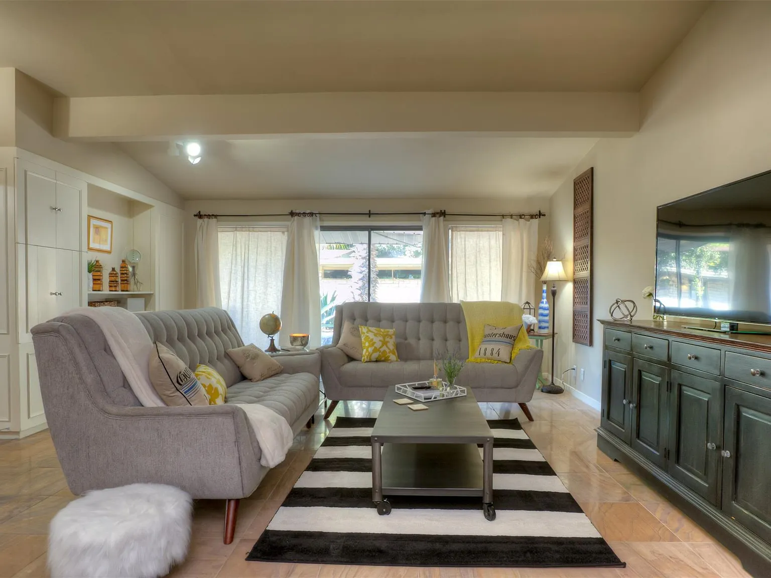 2 bed, 2.0 bath, 1600 sqft, $2,595 — Photo 2