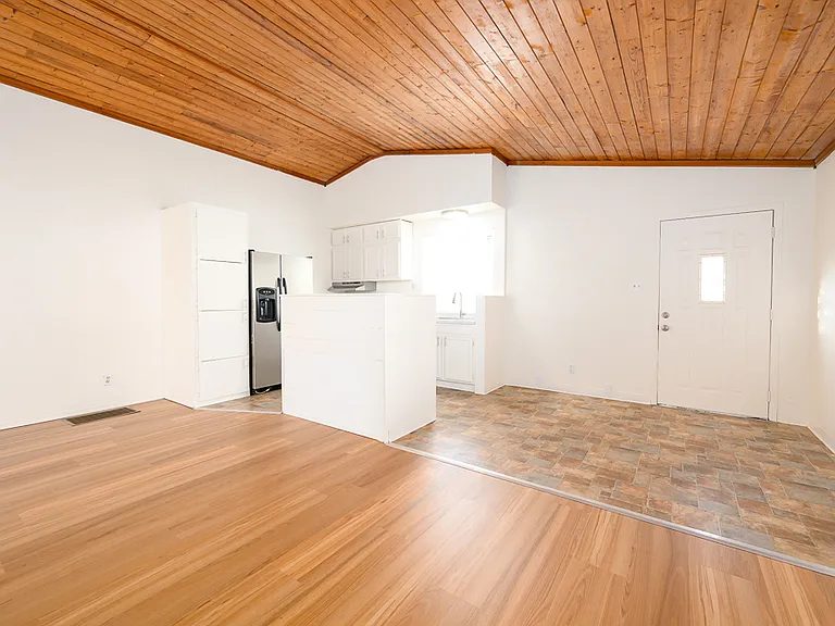 1908 Cleveland Blvd #1908 — Photo 7