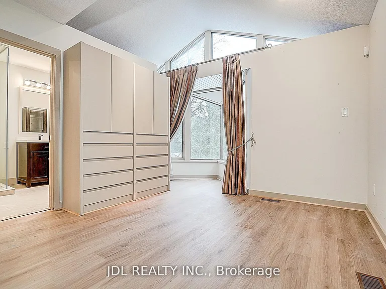 87 Munro Blvd — Photo 23