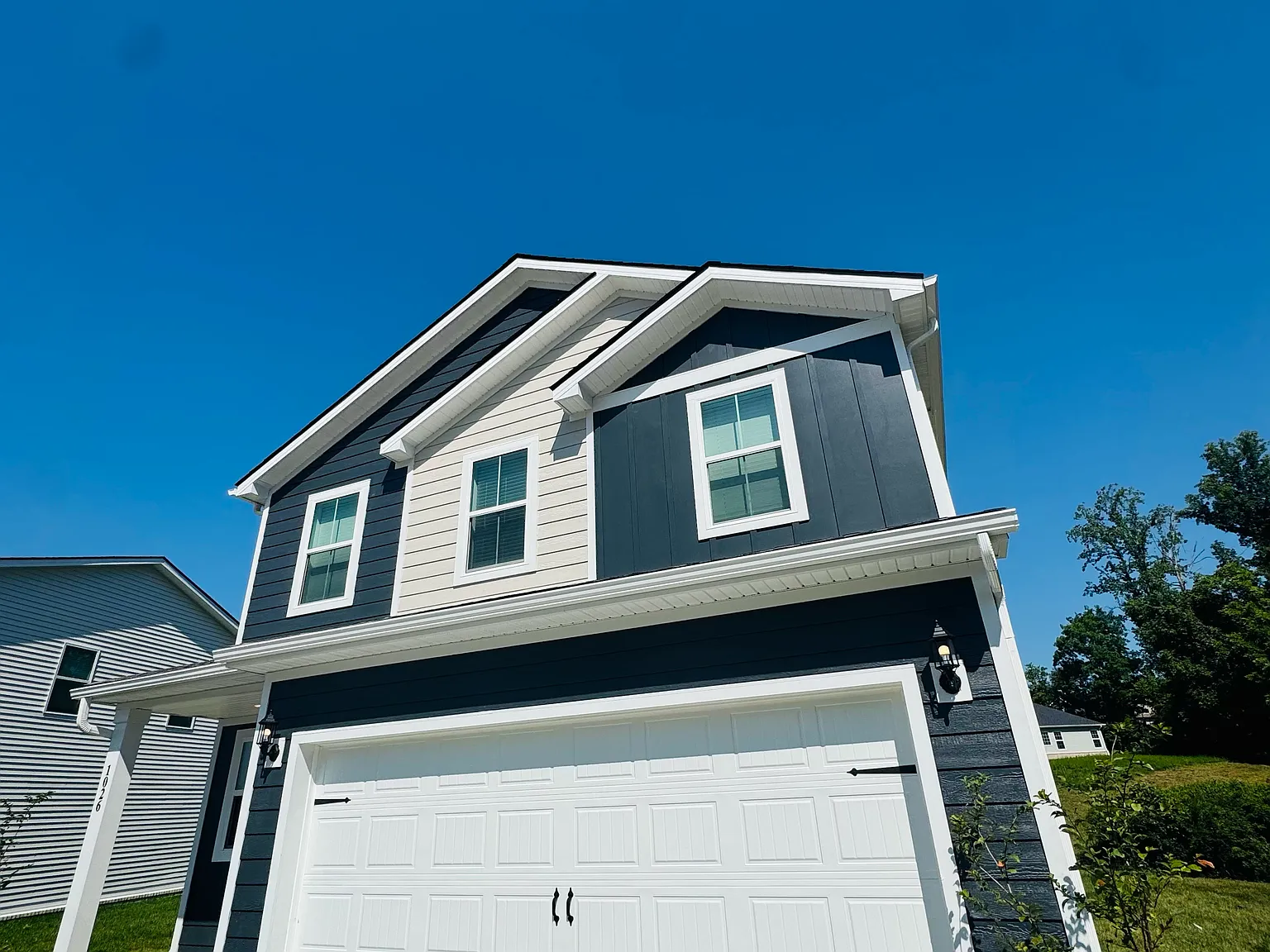 4 bed, 2200 sqft, $2,200 — Photo 3