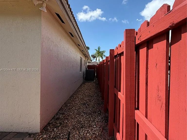 7753 NW 201st Ter — Photo 36