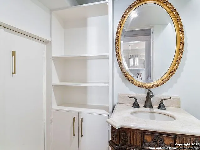 702 W French Pl — Photo 18