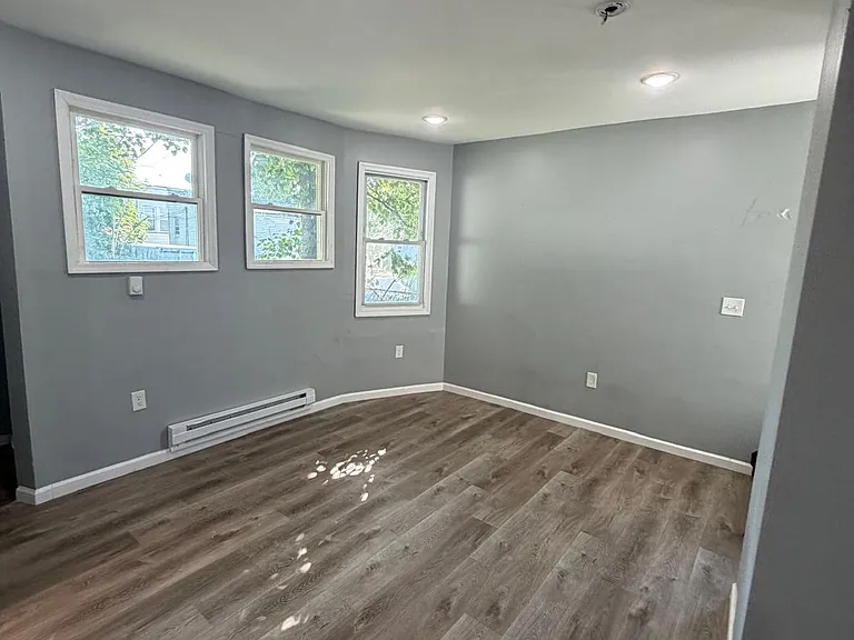 13 Grove Ter — Photo 4