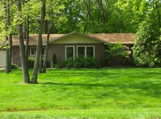 2114 Sarahs Ln, Charleston, IL 61920