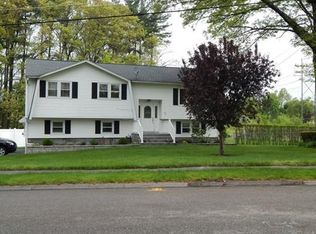 26 Ferncroft Rd, Tewksbury, MA 01876