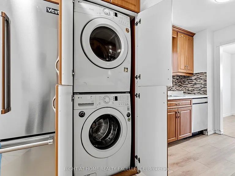 10 Banting Cres #UPPER — Photo 32
