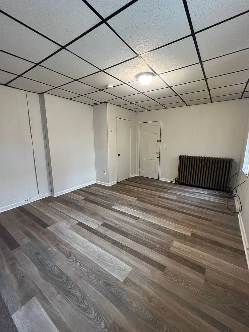 136 E Walnut St — Photo 4