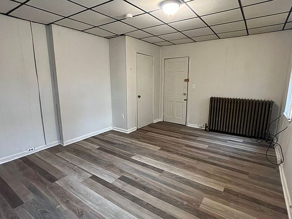4th image of 136 E Walnut St APT 2