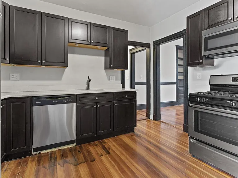 18 Peverell St #2 — Photo 14