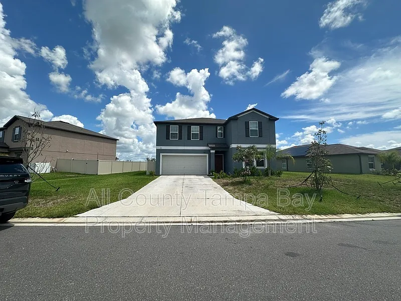 6 bed, 3.0 bath, 3362 sqft, $3,000 — Photo 3