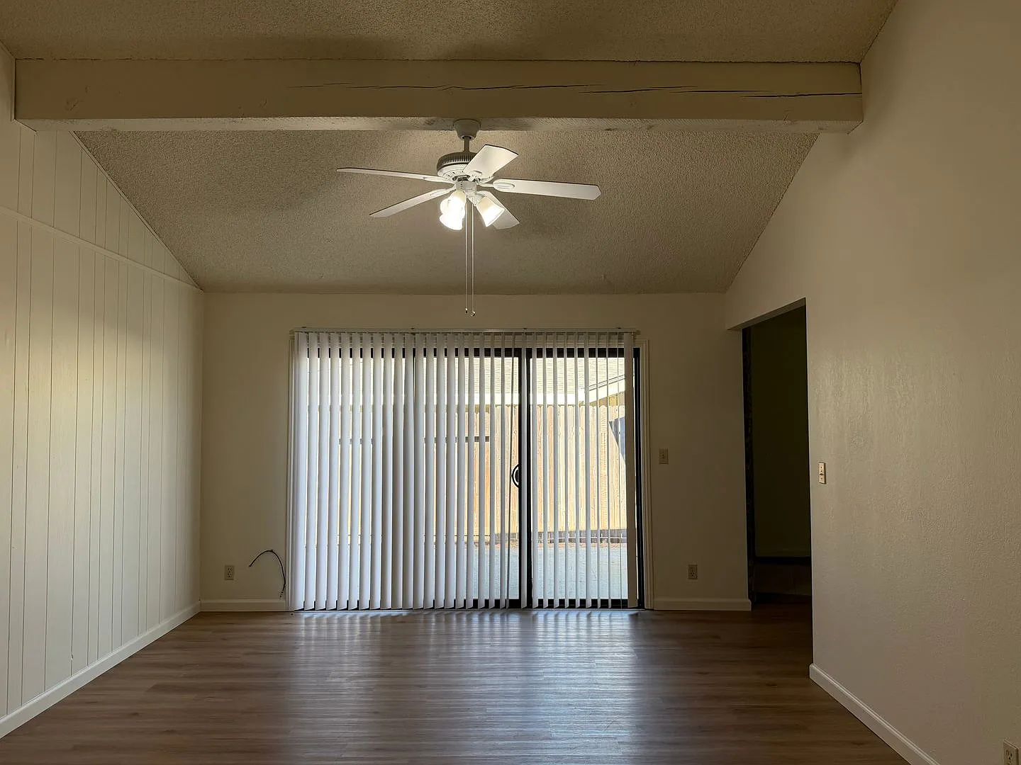 Cute 2 Bedroom Duplex In East Roseville!! — Photo 4