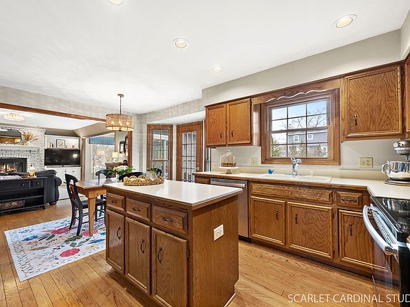 4th image of 854 Raintree Dr