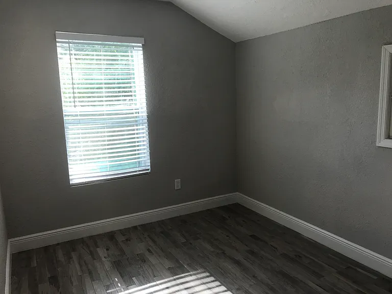 614 Cathcart Ave #E — Photo 6