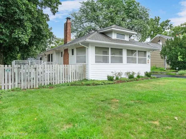 219 W Oak Ave, Wheaton, IL 60187