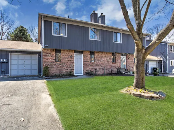 6 Pelican Rd, Howell, NJ 07731